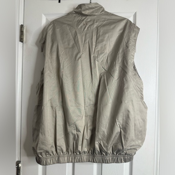 Greg Norman Full Zip Vest, Beige/Tan Windbreaker, Size XL - Picture 11 of 13